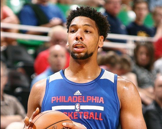 并在防守端 并在防守端