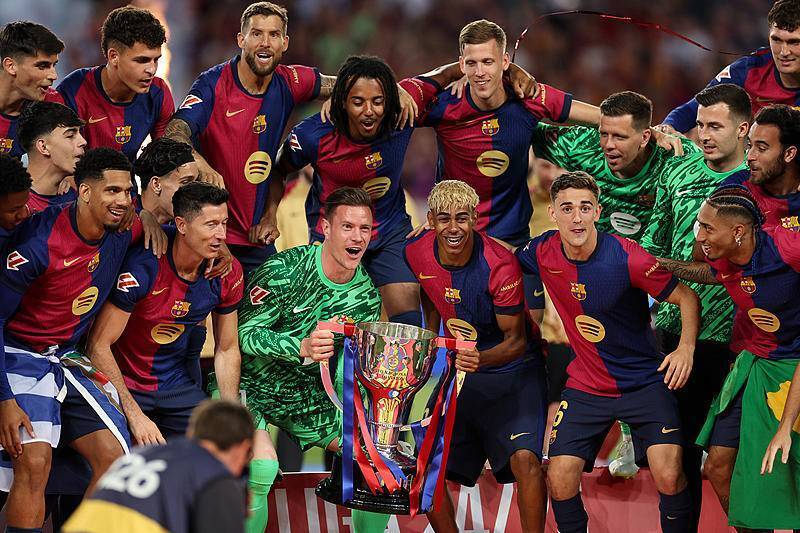 体育短道速滑世锦赛：山东运动员公俐 李文龙再获冠军