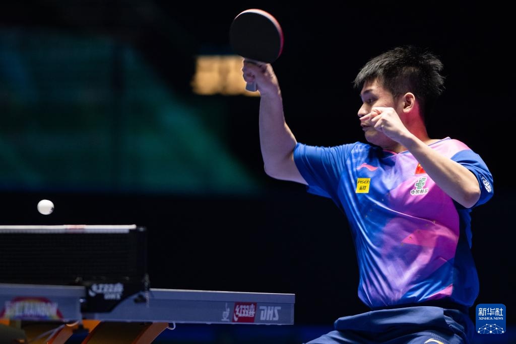 2020 年回顾：由于看台空场，球员在击出本垒打后必须自己去拿庆祝道具